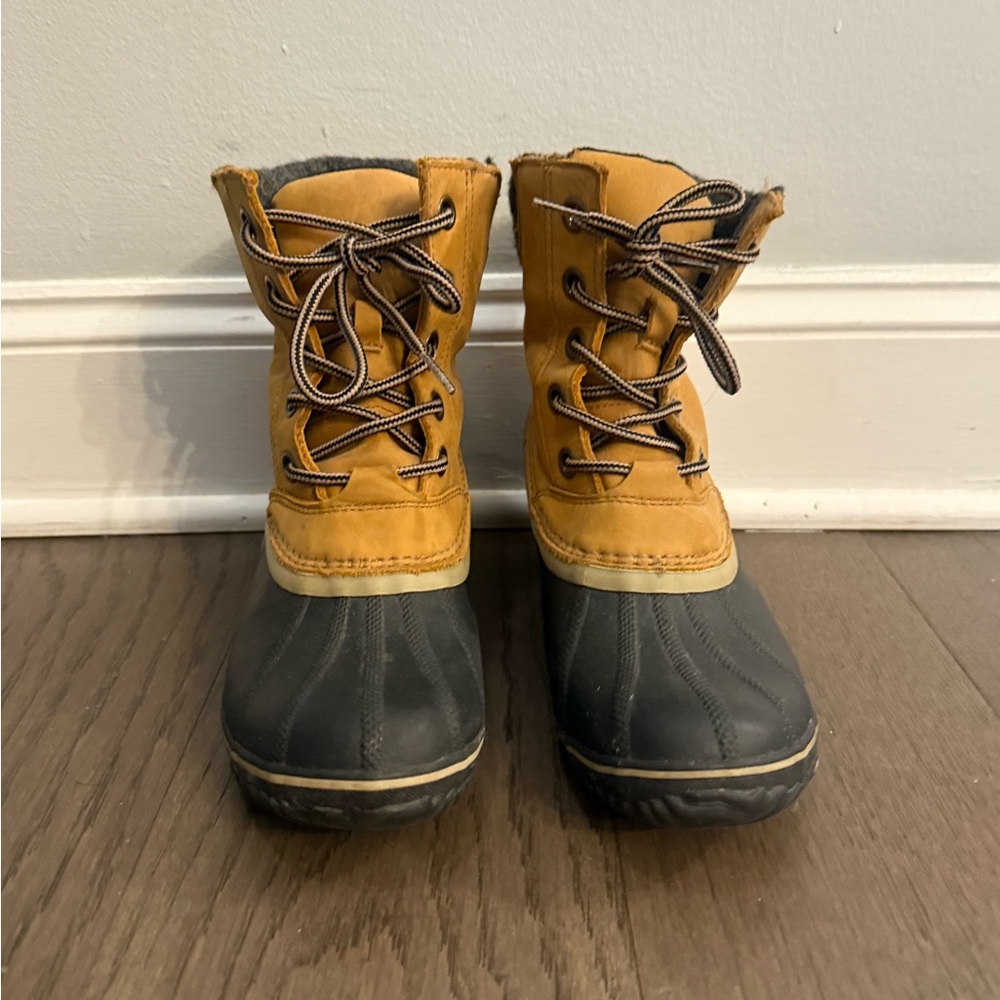 Sorel Tan & Black Winter Boots
